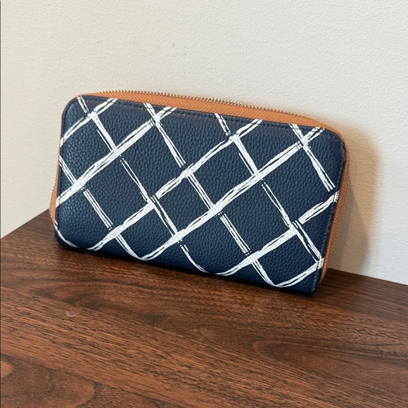 Thirty-one All About the Benjamin Wallet - Picture 1 of 6